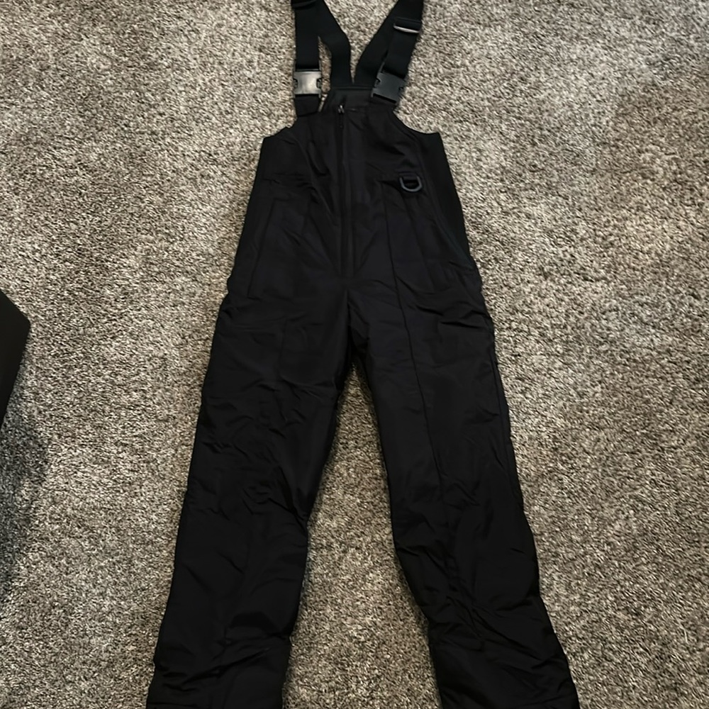 ❄️❄️Snow Bib. Child’s size 10 Black